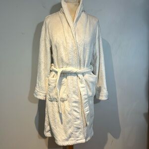 Daniel Buchler plush white mid-length bathrobe size medium NWOT